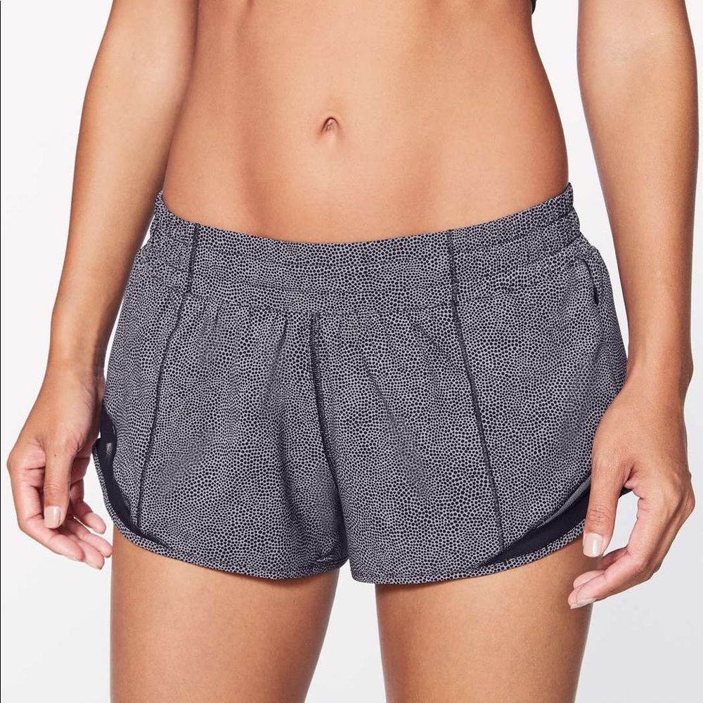 Lululemon Hotty Hot II Short in Dusky Lavender Dot